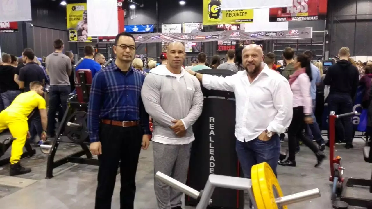 Mr Ted With Kevin Levrone Visted Realleader Fitness Booth